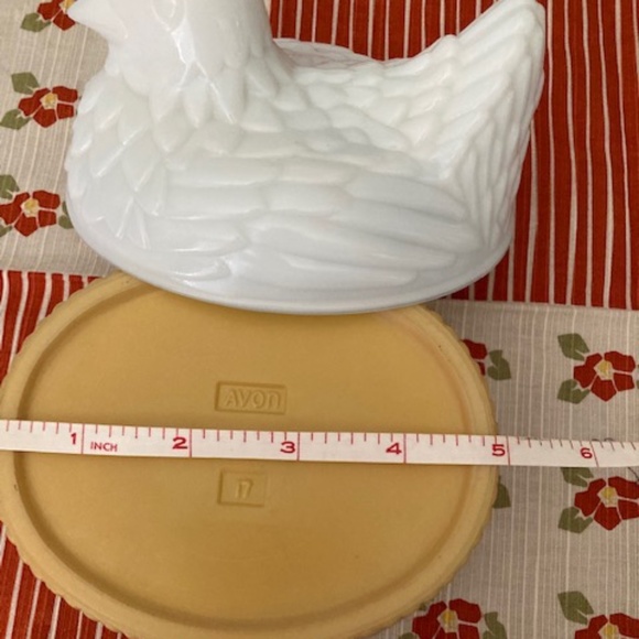 1973 Avon Milk Glass Nesting Hen - Picture 8 of 11